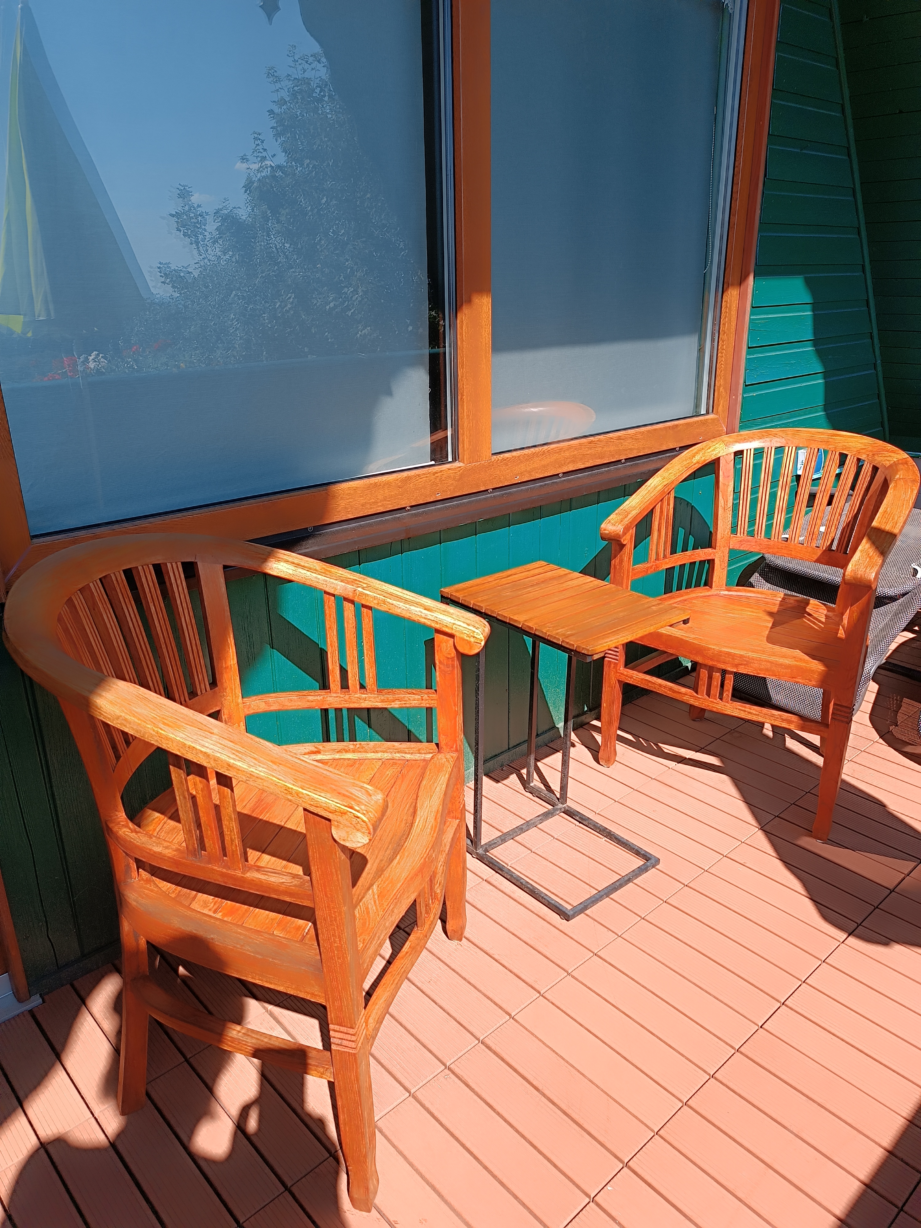 Ein Plätzchen an der Sonne auf geräumigem Balkon